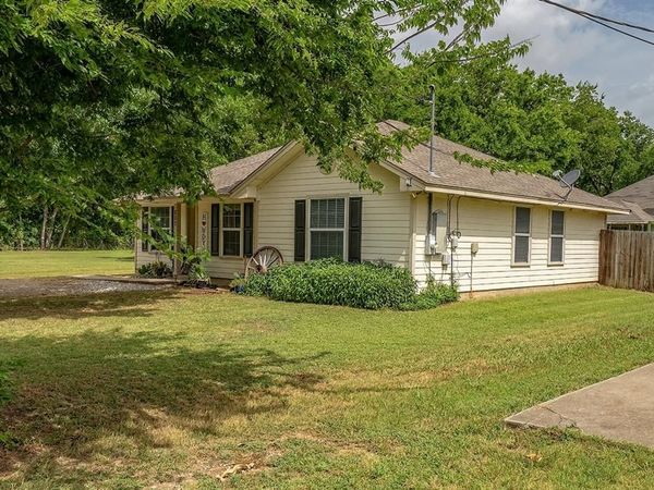 807 Lee Street, Tioga, TX 76271