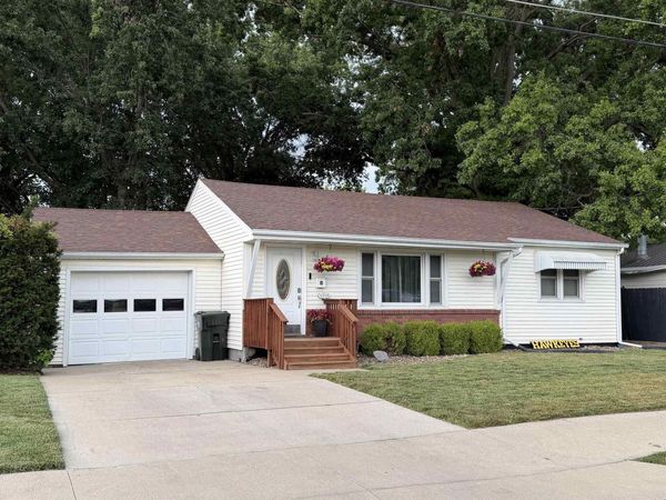 1213 E Avenue E, Oskaloosa, IA 52577