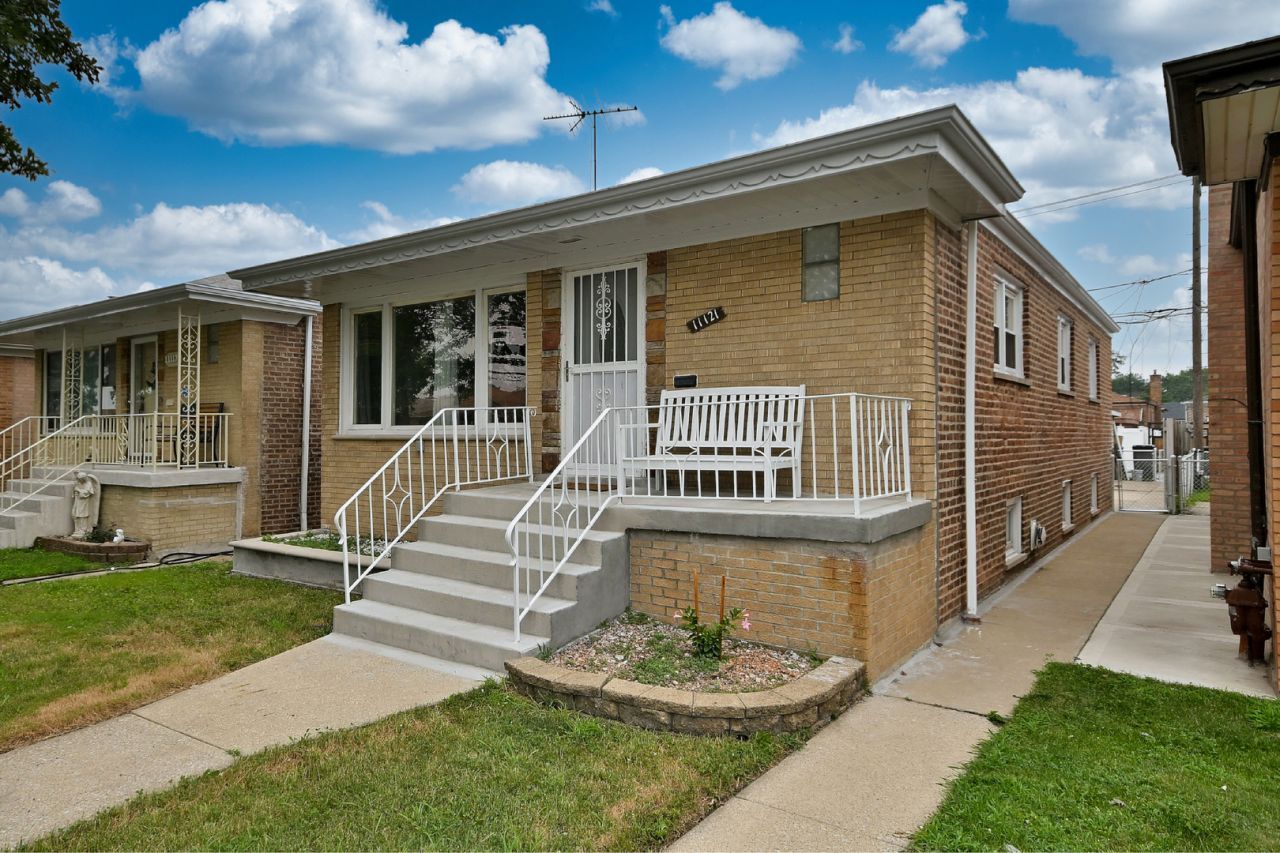 11121 S Ewing Avenue , Chicago, IL 60617