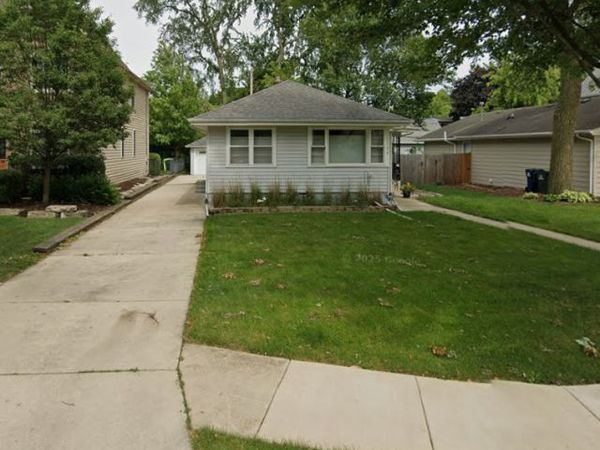 1132 N Main Street , Naperville, IL 60563