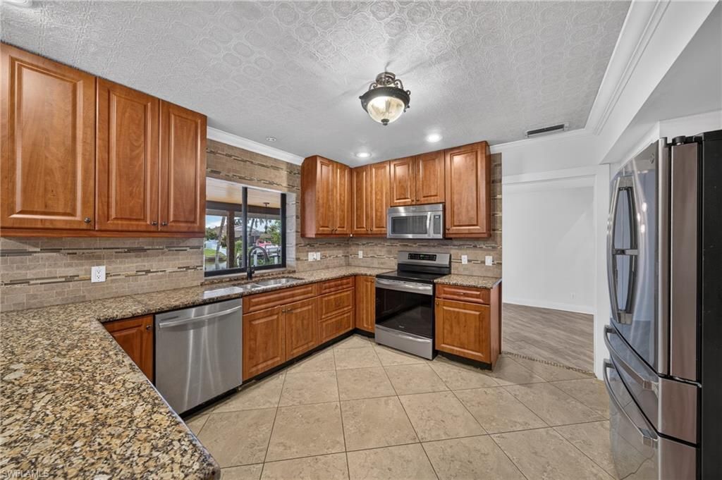 1919 SE 37th Ter , Cape Coral, FL 33904 Photo