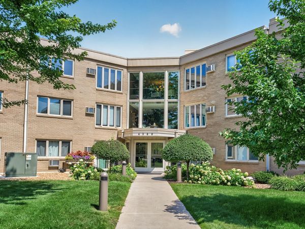 4360 Brookside Court, Unit 209, Edina, MN 55436