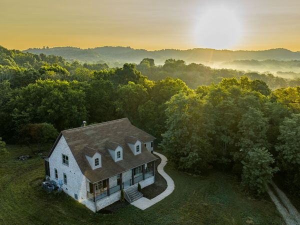 128 Leath Ln, Bethpage, TN 37022