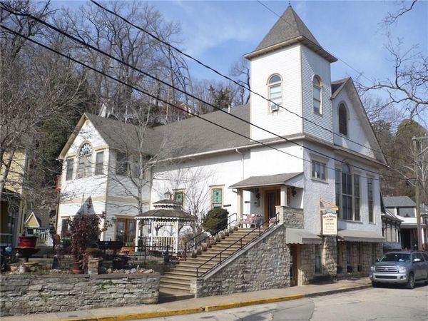 160 Spring Street , Eureka Springs, AR 72632