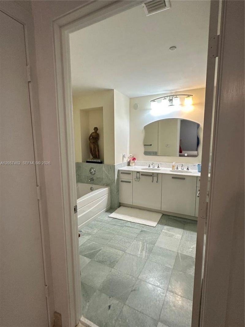 1060 E Brickell Av , Unit 3001, Miami, FL 33131 Photo