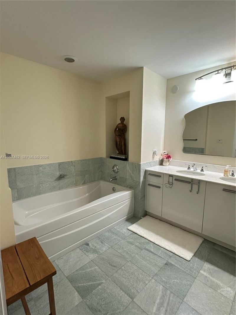 1060 E Brickell Av , Unit 3001, Miami, FL 33131 Photo