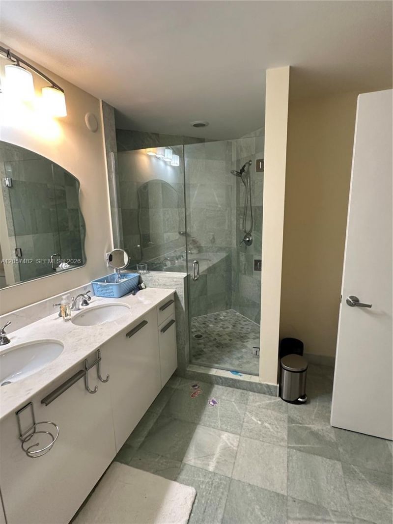 1060 E Brickell Av , Unit 3001, Miami, FL 33131 Photo
