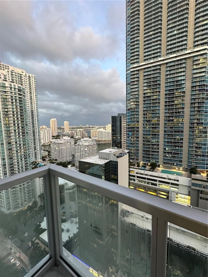 1060 E Brickell Av , Unit 3001, Miami, FL 33131 Photo