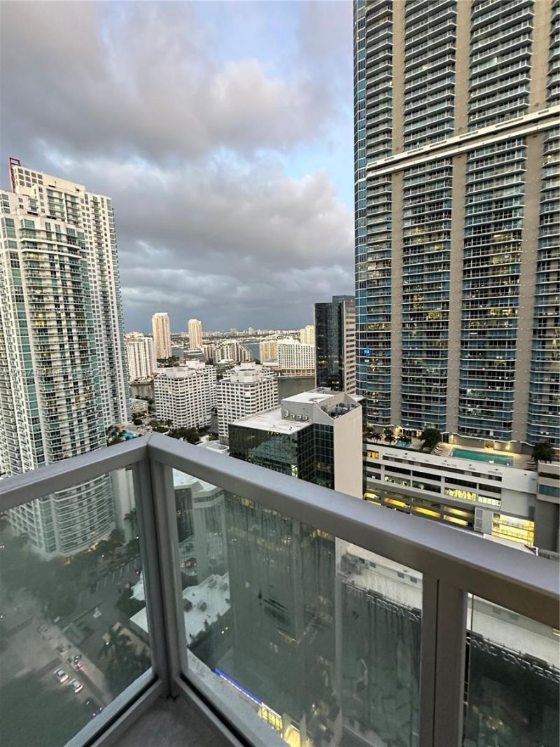 1060 E Brickell Av , Unit 3001, Miami, FL 33131 Photo