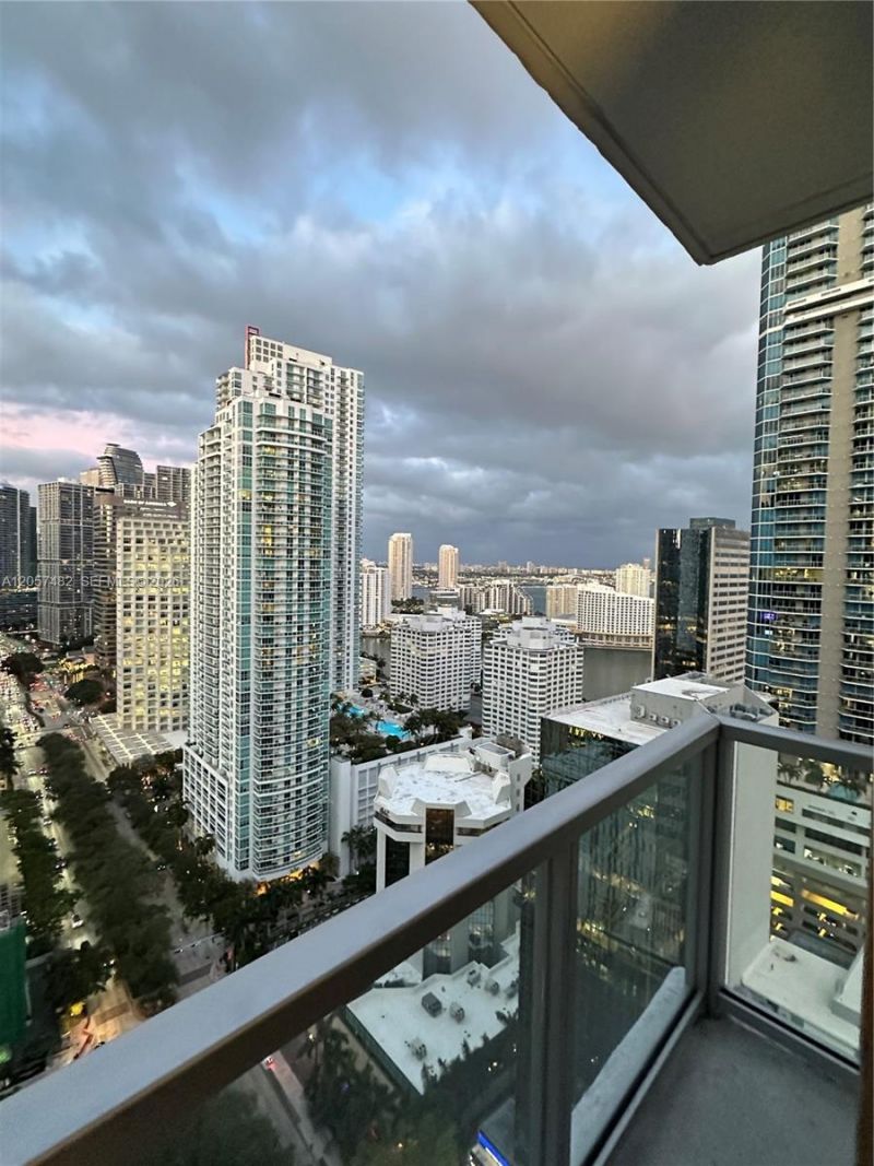 1060 E Brickell Av , Unit 3001, Miami, FL 33131 Photo