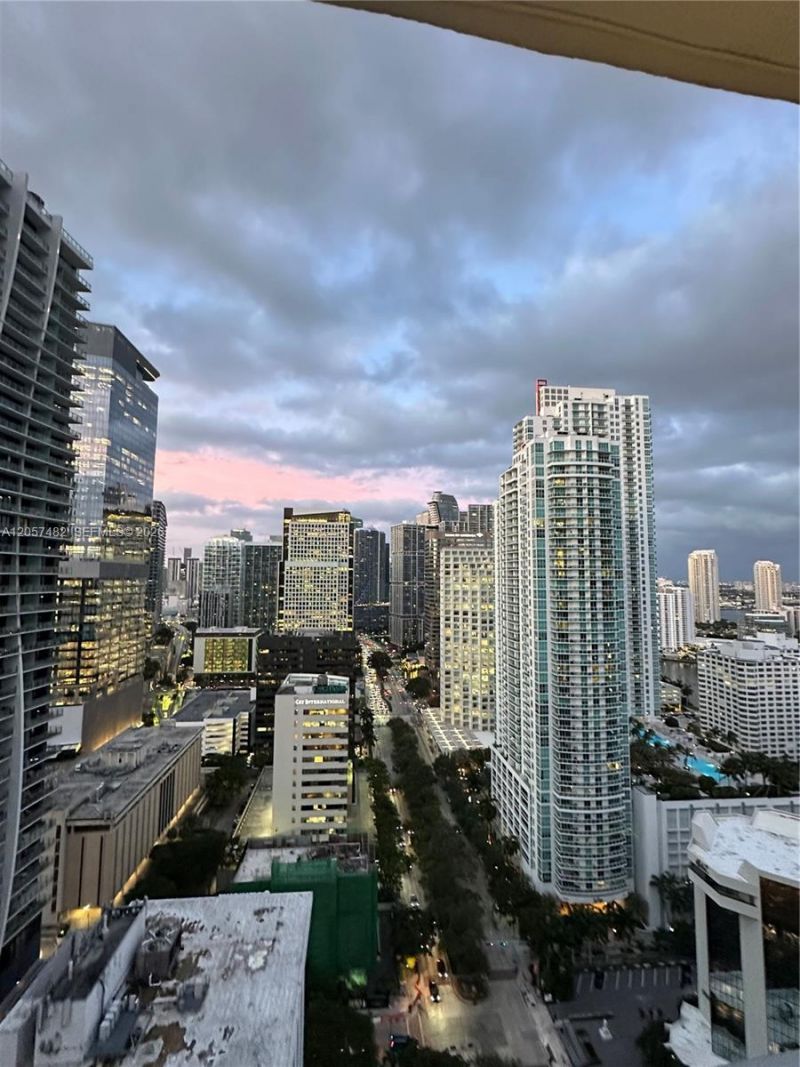1060 E Brickell Av , Unit 3001, Miami, FL 33131 Photo