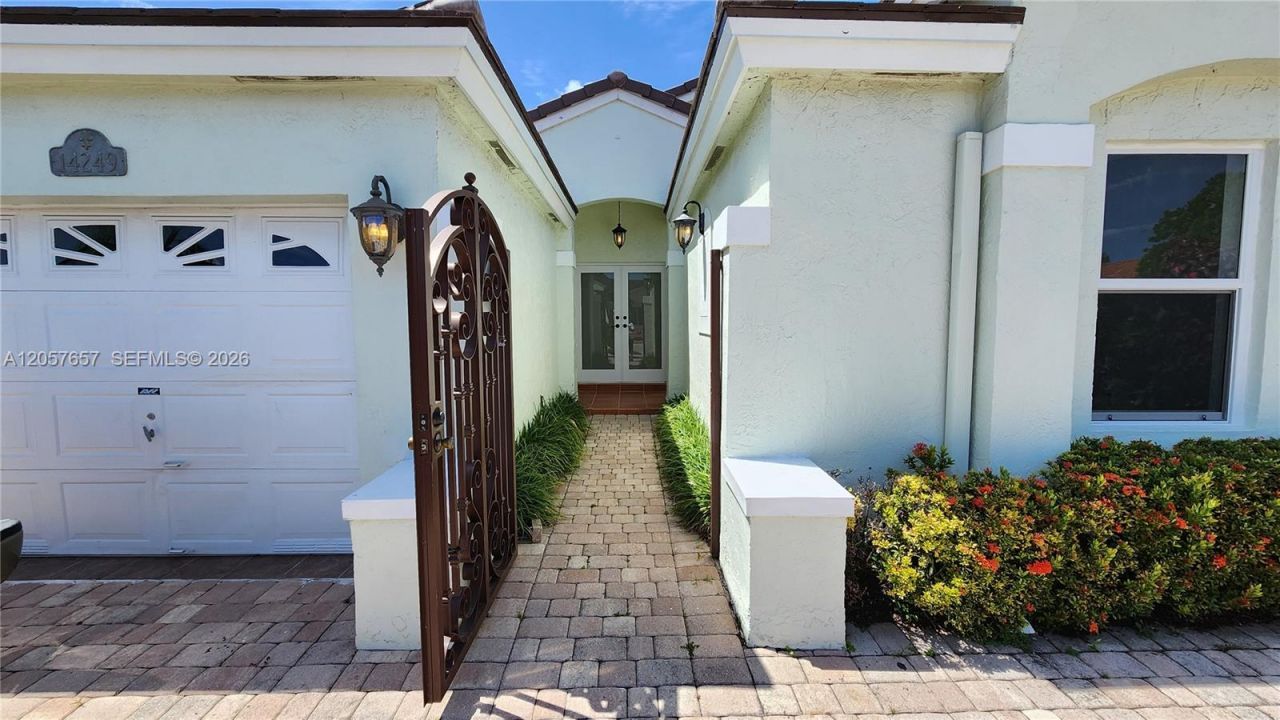 14249 SW 90th Ter, Miami, FL 33186 Photo