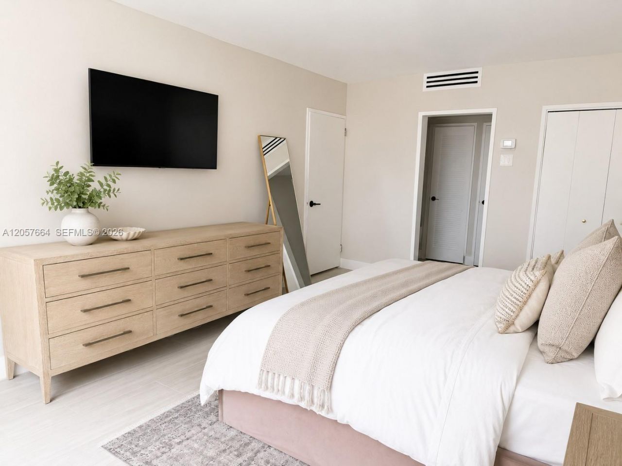 5700 Collins Ave , Unit 3C, Miami Beach, FL 33140 Photo