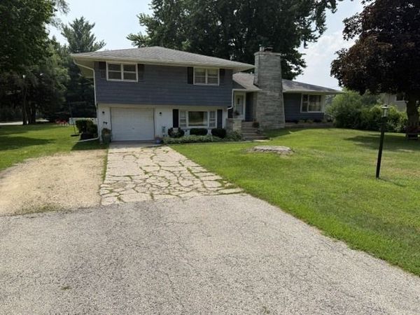 360 Swanson Road , Sycamore, IL 60178