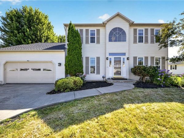 8405 Esperance Trl , Liverpool, NY 13090