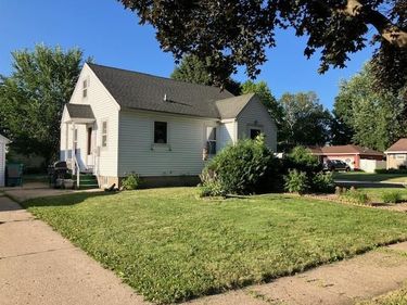 825 9th Avenue NE, Waseca, MN 56093