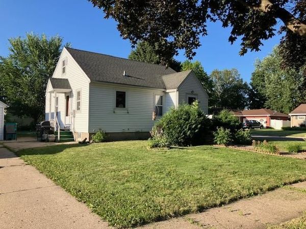 825 9th Avenue NE, Waseca, MN 56093
