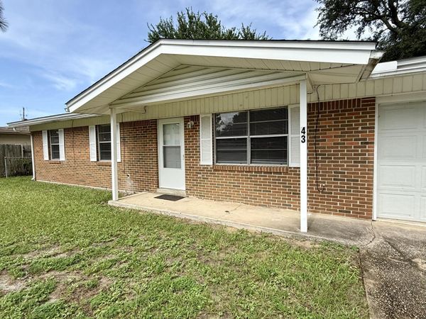 43 Oak Lane, Shalimar, FL 32579