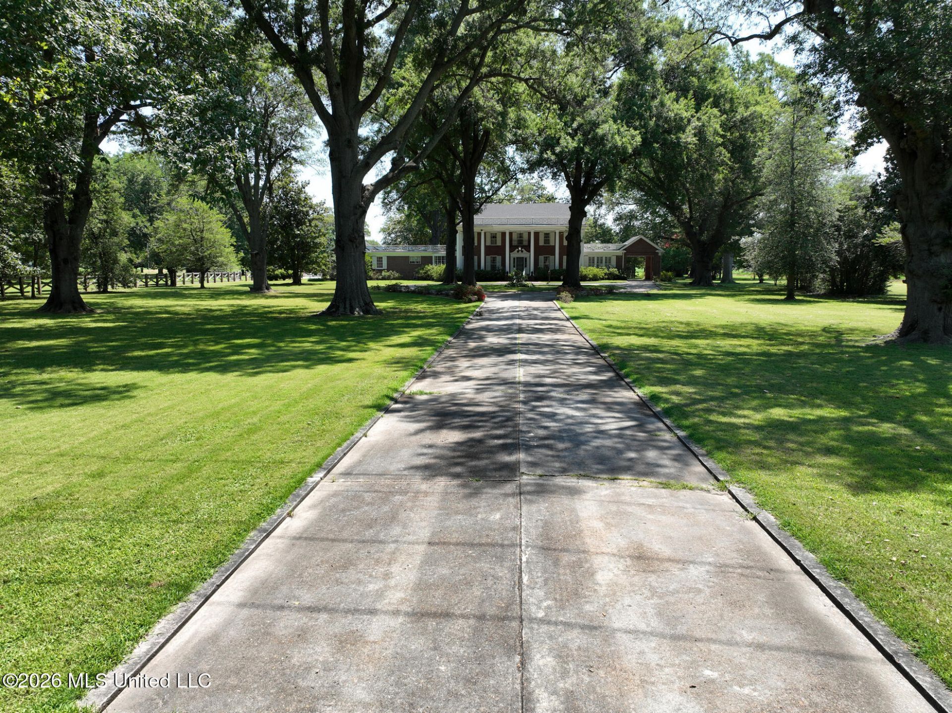 300 East Avenue, Lula, MS 38644 Main Photo