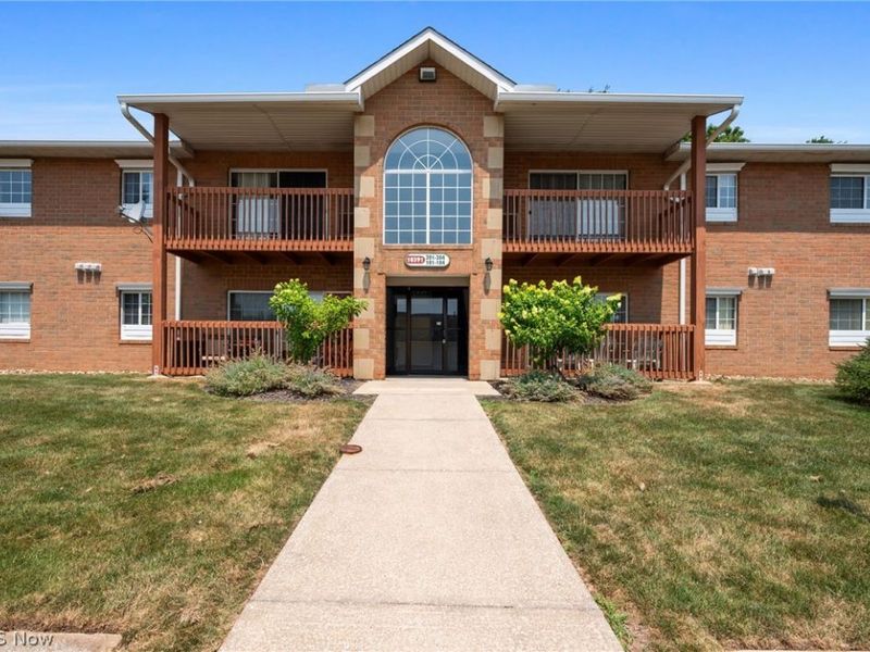 10391 Glenway Drive, Unit 202, Twinsburg, OH 44087 Photo 1