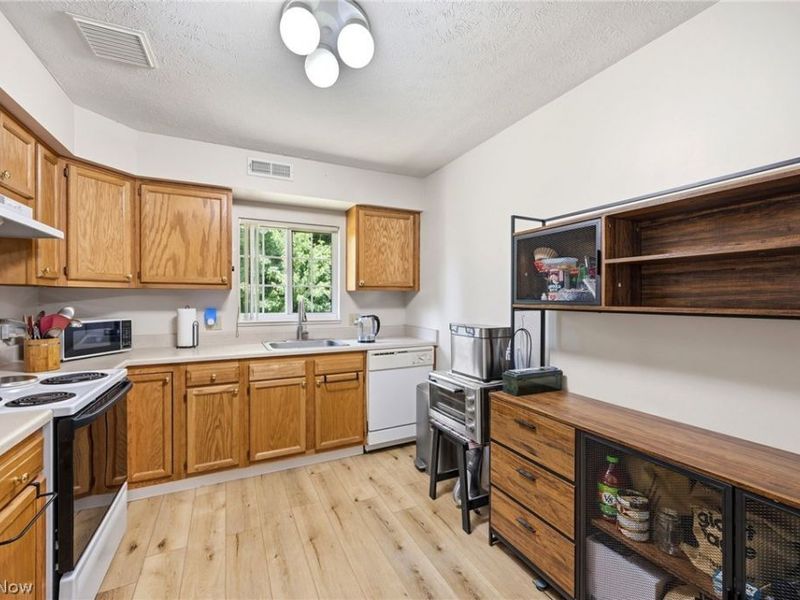 10391 Glenway Drive, Unit 202, Twinsburg, OH 44087 Photo 8