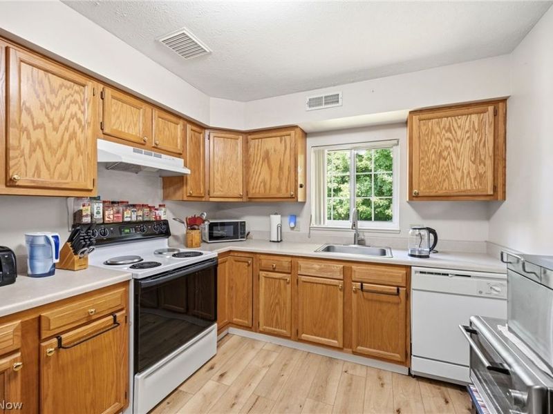 10391 Glenway Drive, Unit 202, Twinsburg, OH 44087 Photo 9