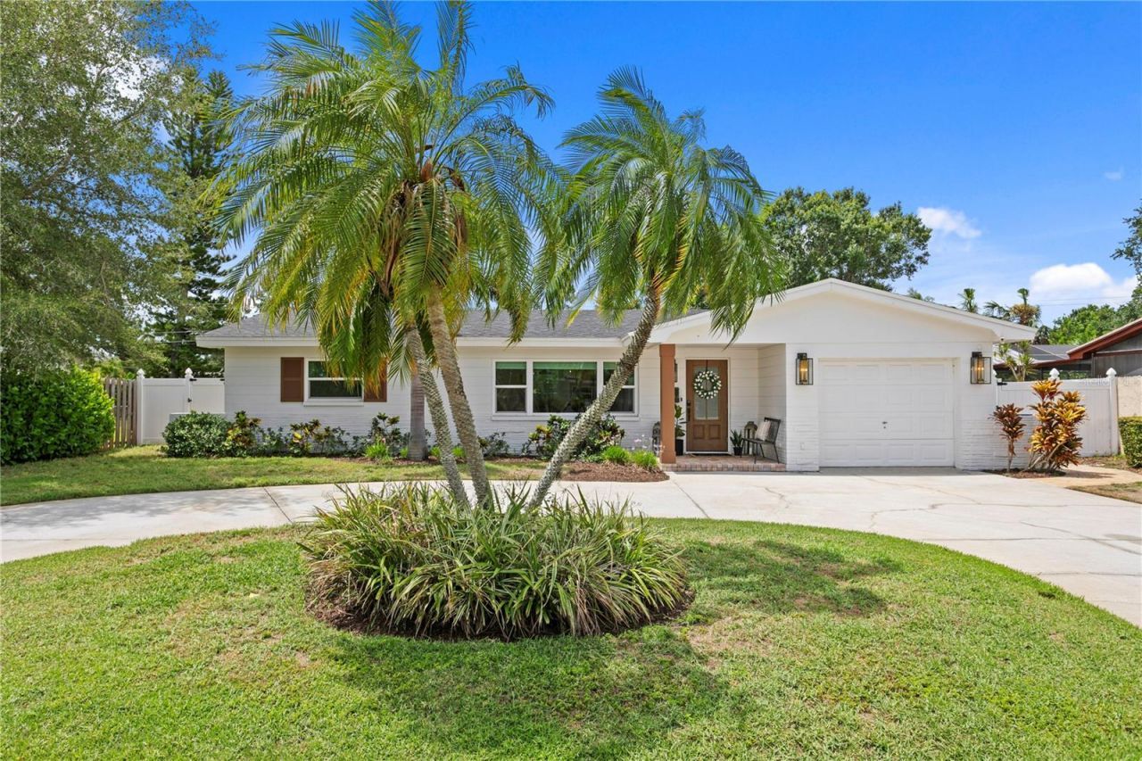 154 45th Avenue Ne, Saint Petersburg, FL 33703 Main Photo