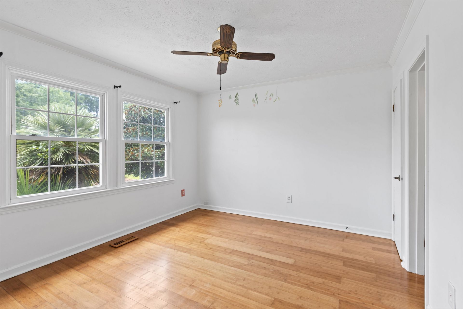 706 Thomas Ave. Photo 12