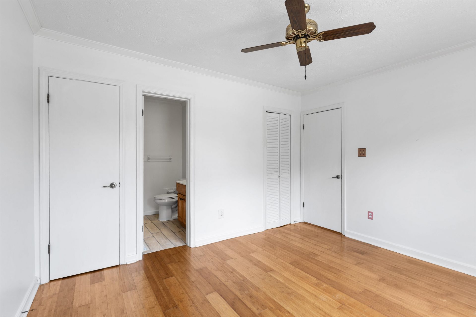 706 Thomas Ave. Photo 13
