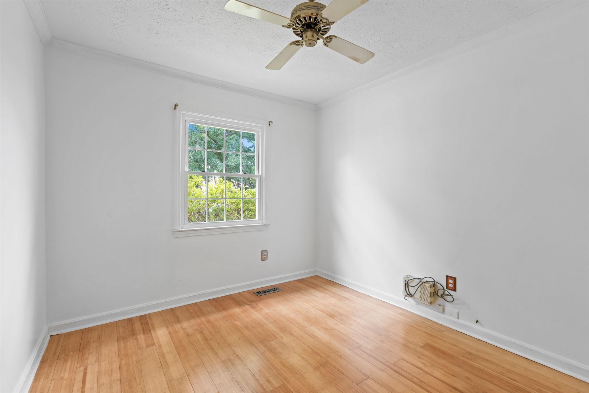 706 Thomas Ave. Photo 17