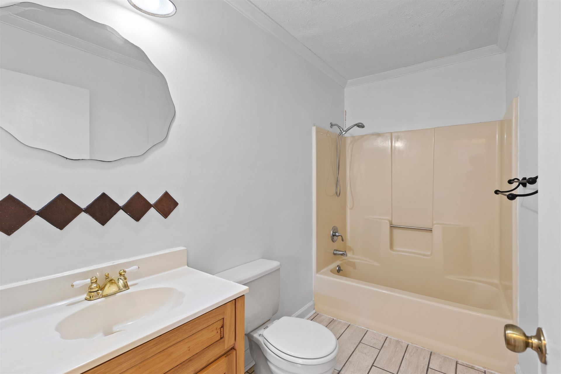706 Thomas Ave. Photo 18