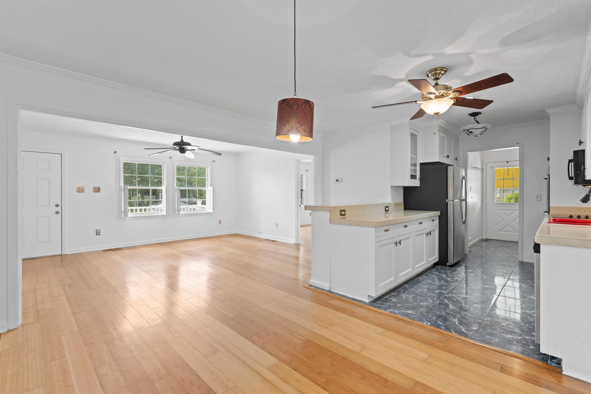 706 Thomas Ave. Photo 5