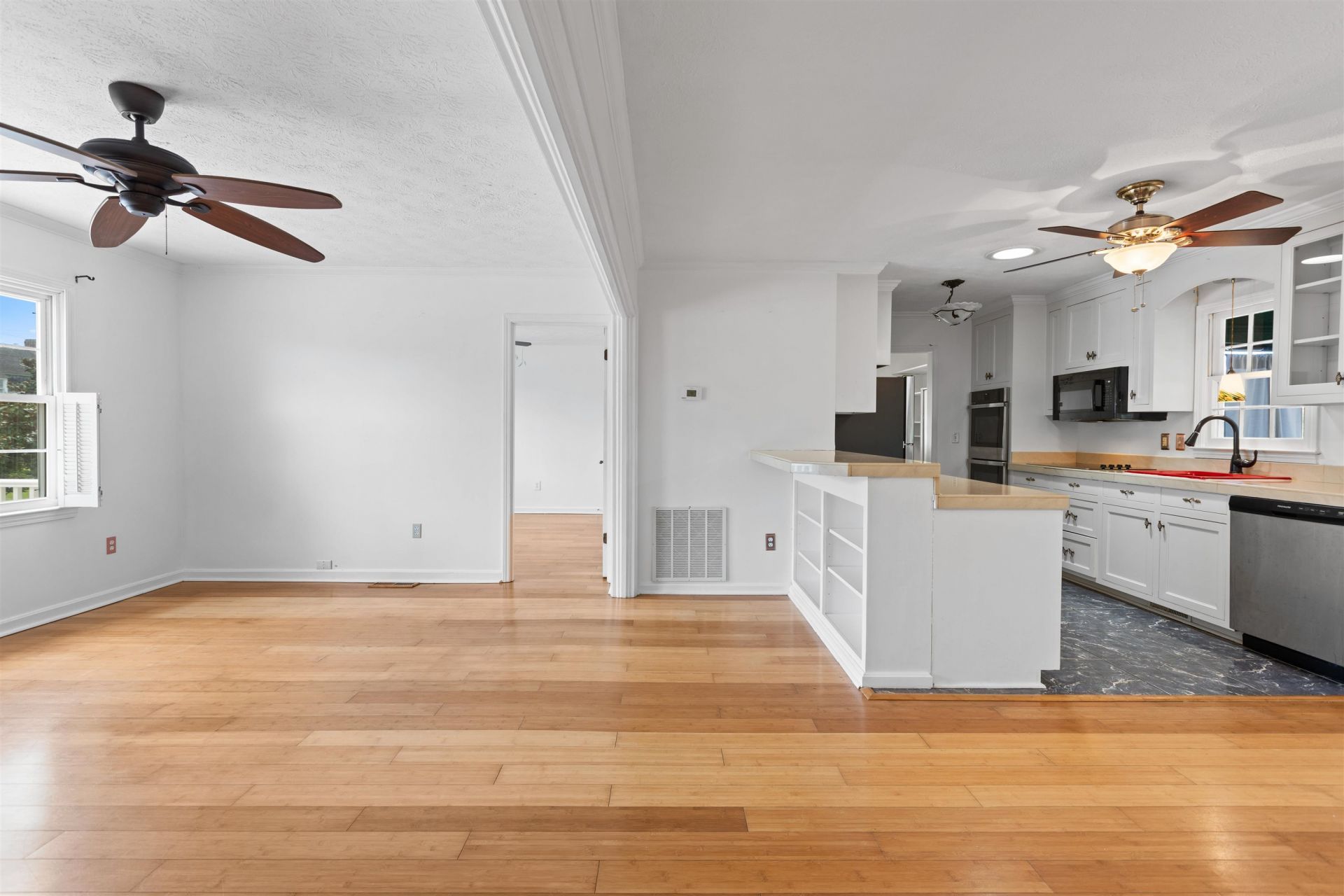 706 Thomas Ave. Photo 6