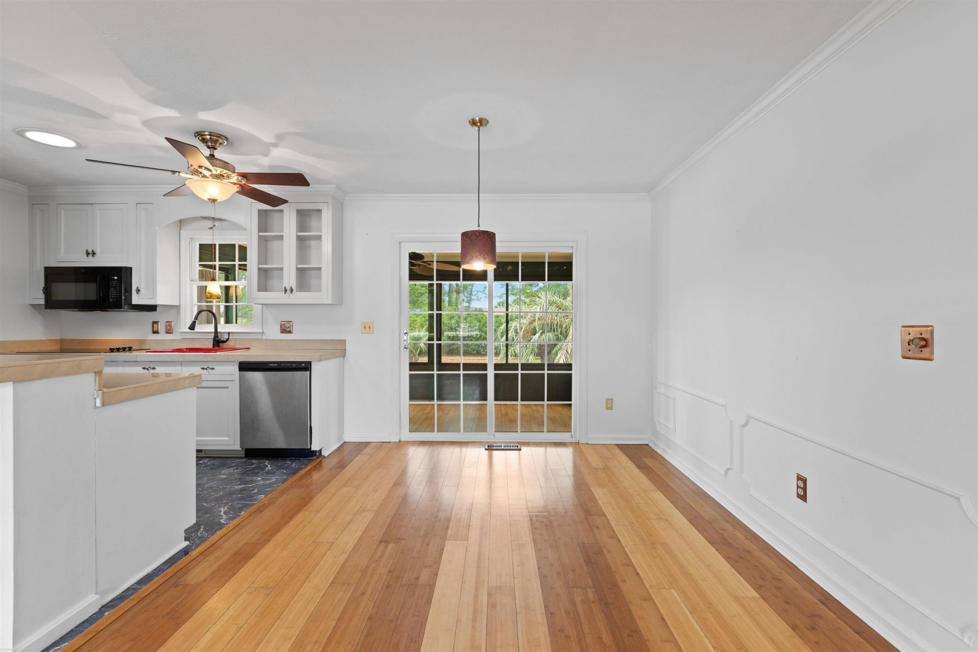 706 Thomas Ave. Photo 8