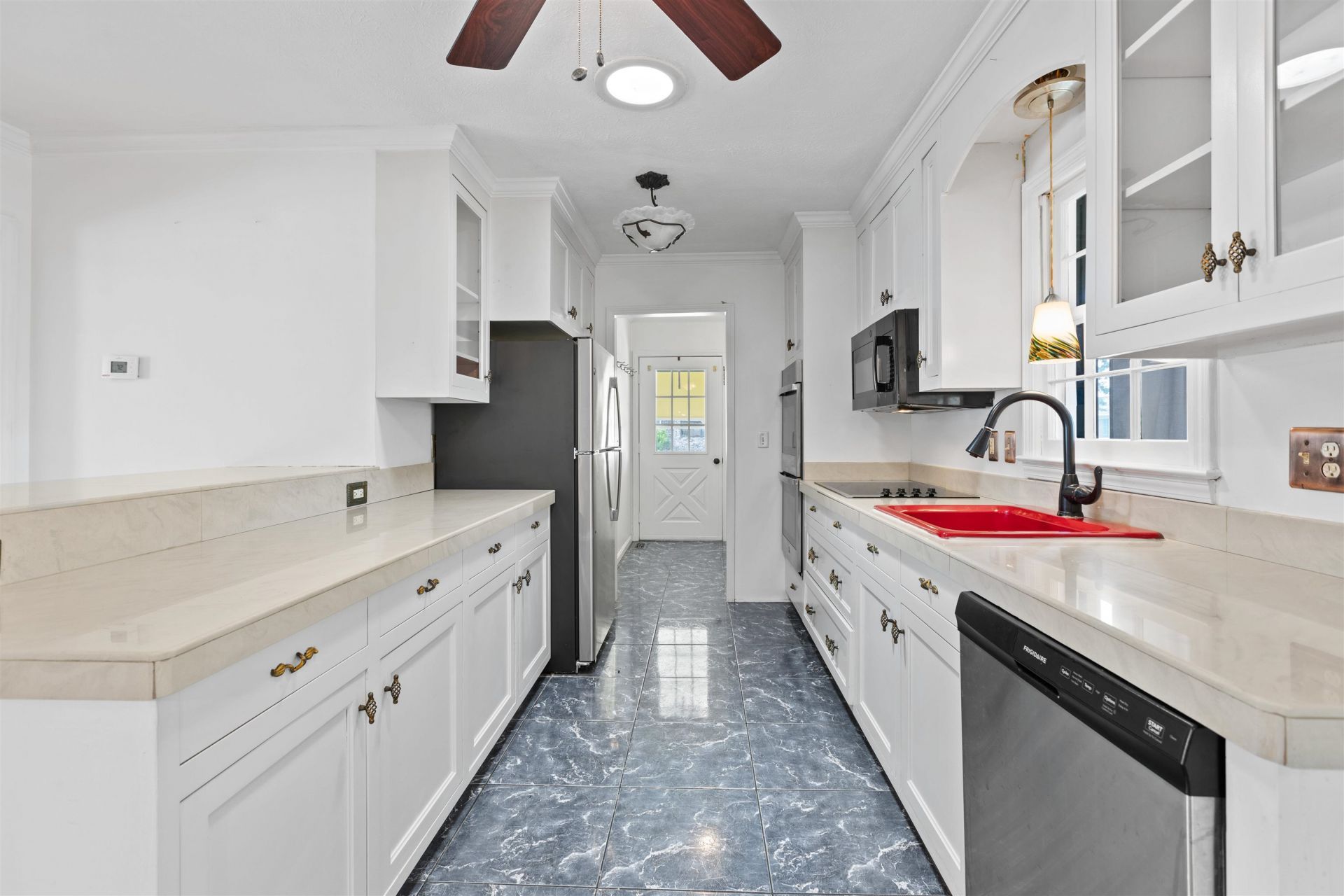 706 Thomas Ave. Photo 9