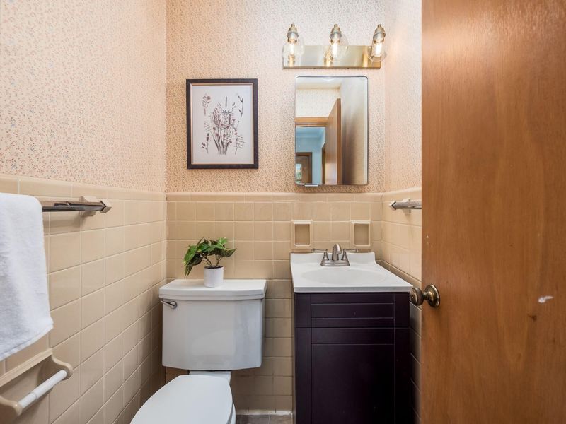 2030 Chardon Road, Columbus, OH 43220 Photo 27