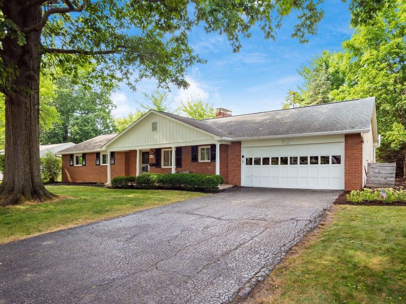 2030 Chardon Road, Columbus, OH 43220 Photo 3