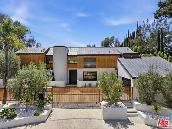 3319 Dona Lola Place , Los Angeles, CA 91604