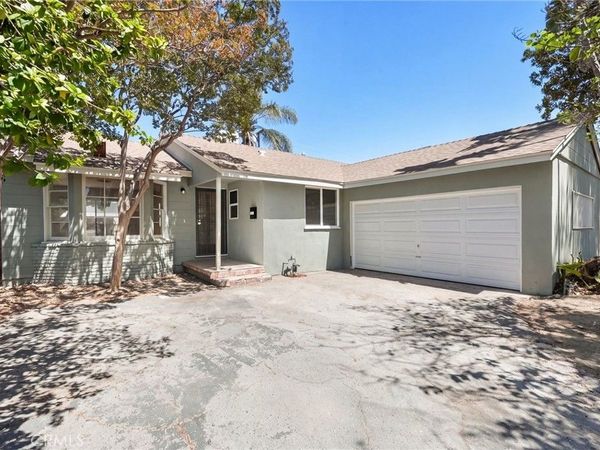 7656 Teesdale Avenue , North Hollywood, CA 91605