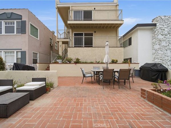 28 16th Street , Hermosa Beach, CA 90254