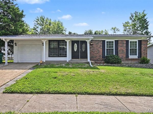 11748 Vizcuya Court , Florissant, MO 63033
