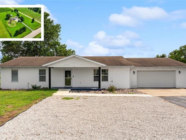 1151 W Apple Street, Freeburg, IL 62243