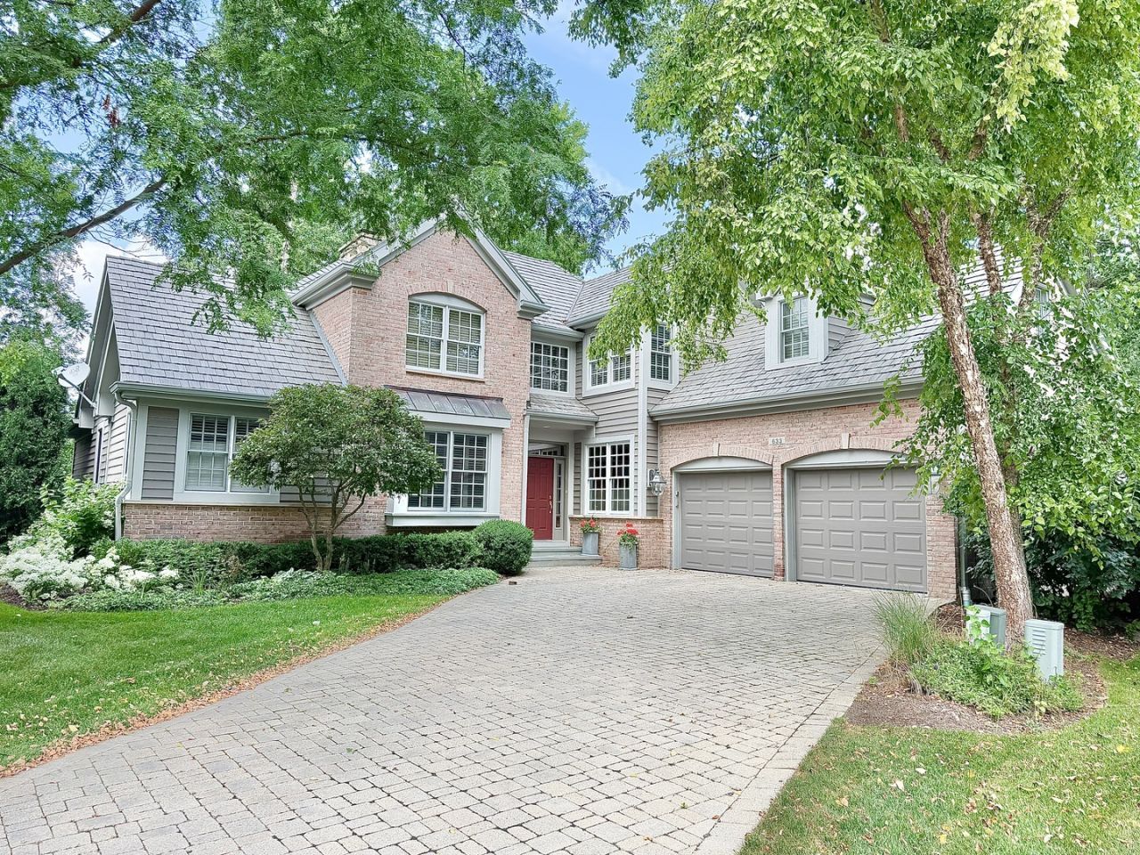 633 Academy Woods Drive, Lake Forest, IL 60045