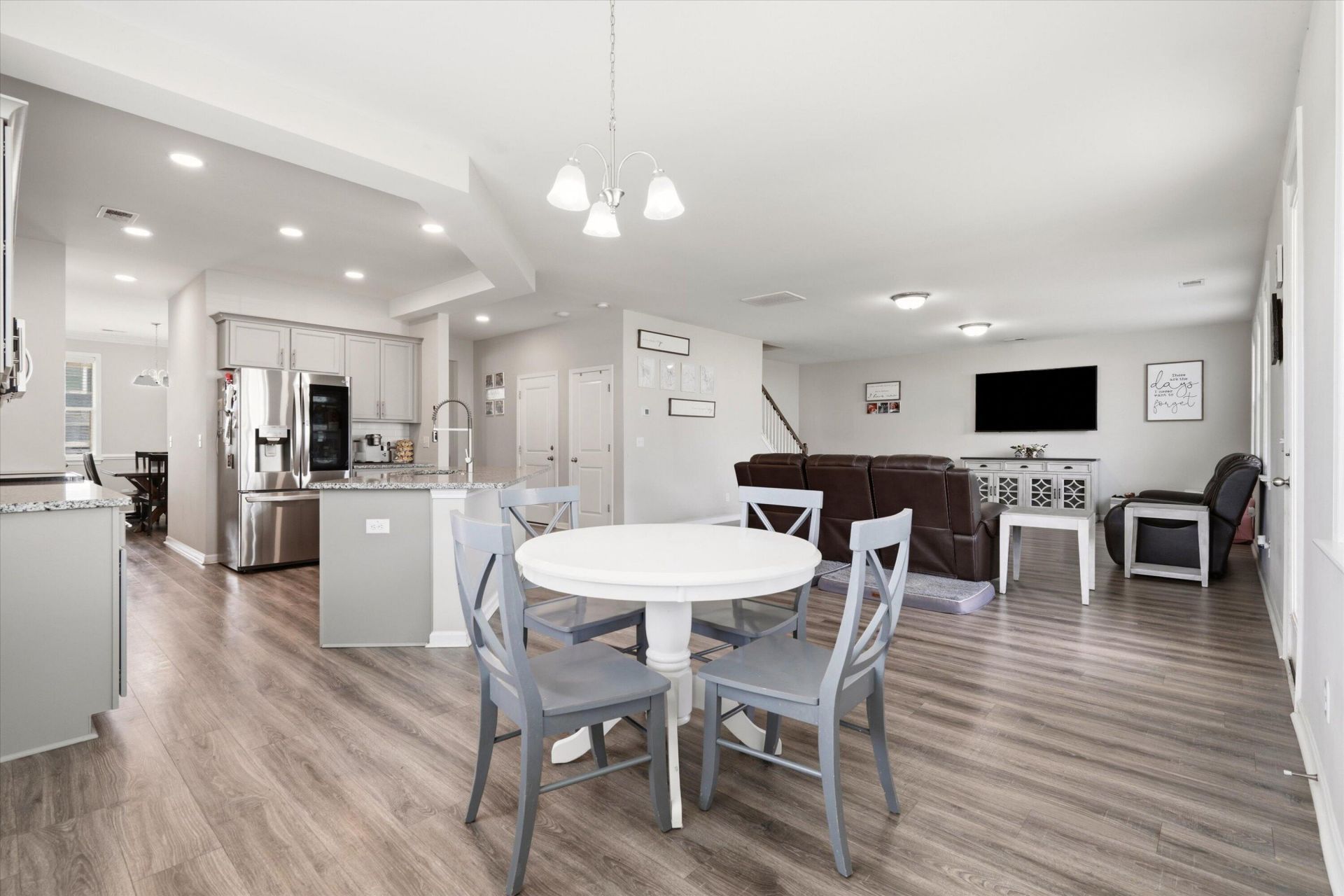 290 Red Leaf Boulevard Photo 16