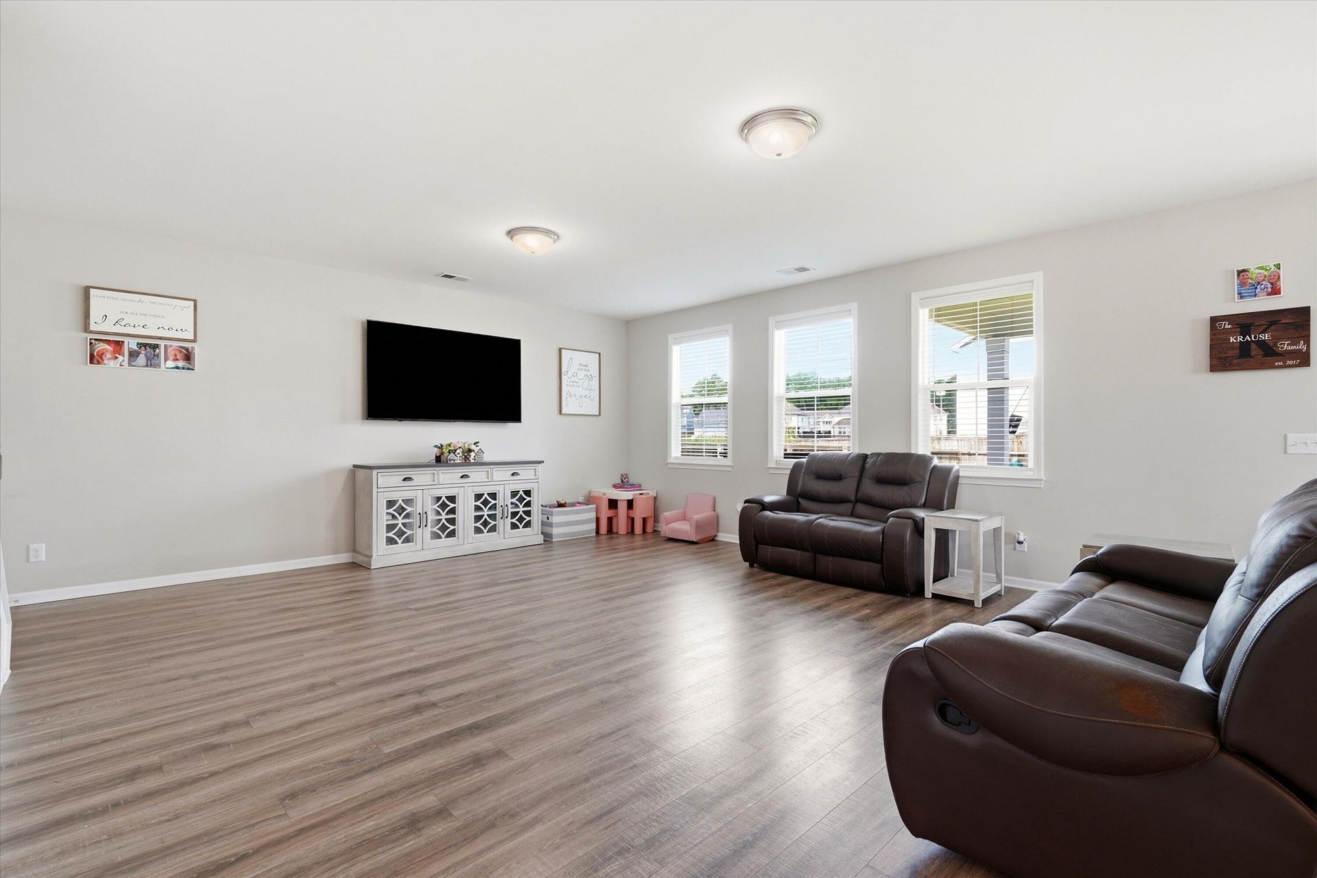 290 Red Leaf Boulevard Photo 17