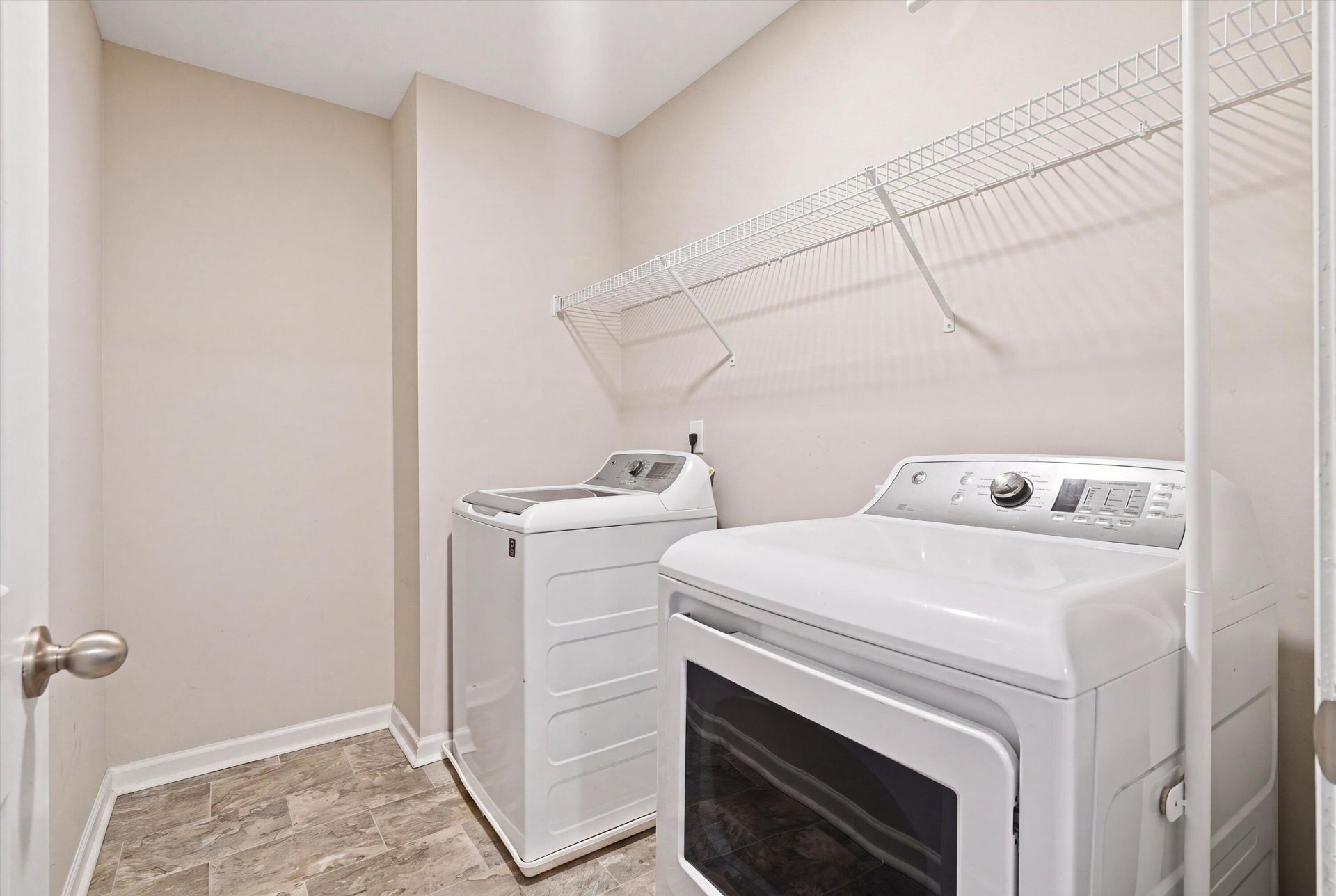 290 Red Leaf Boulevard Photo 31