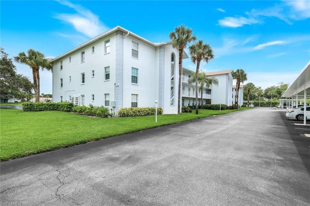 9580 Victoria Ln, Unit 205, Naples, FL 34109 Photo