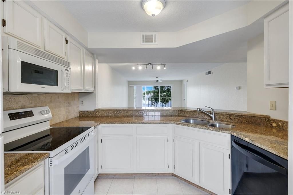 9580 Victoria Ln, Unit 205, Naples, FL 34109 Photo