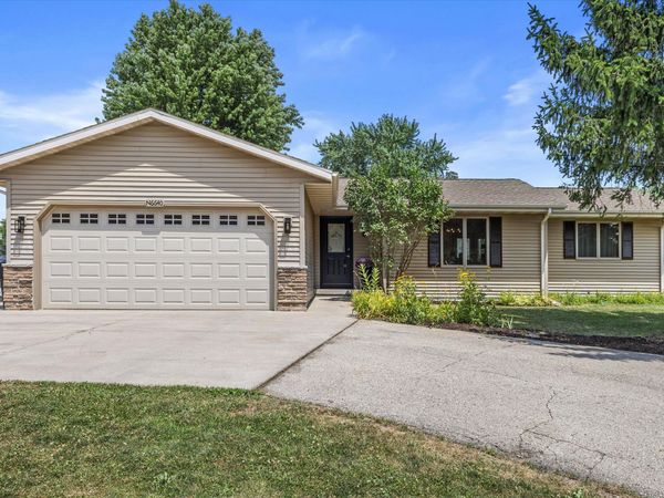 N6640 Laural Rd, Elkhorn, WI 53121