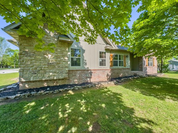 555 E Farm Road 84 , Springfield, MO 65803